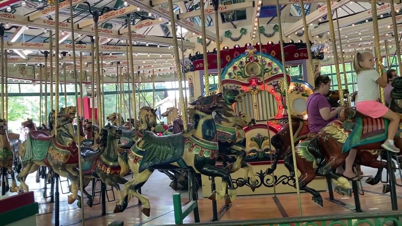 Columbus Zoo/Wyandot Lake WF Mangles caroucel with band organ