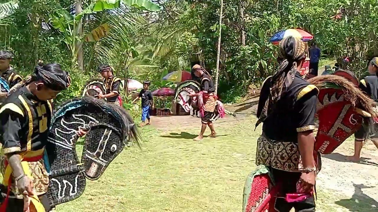 Tari pambuka sembahan Wahyu Turonggo Wijaya Kusumo kecamatan sumbang
