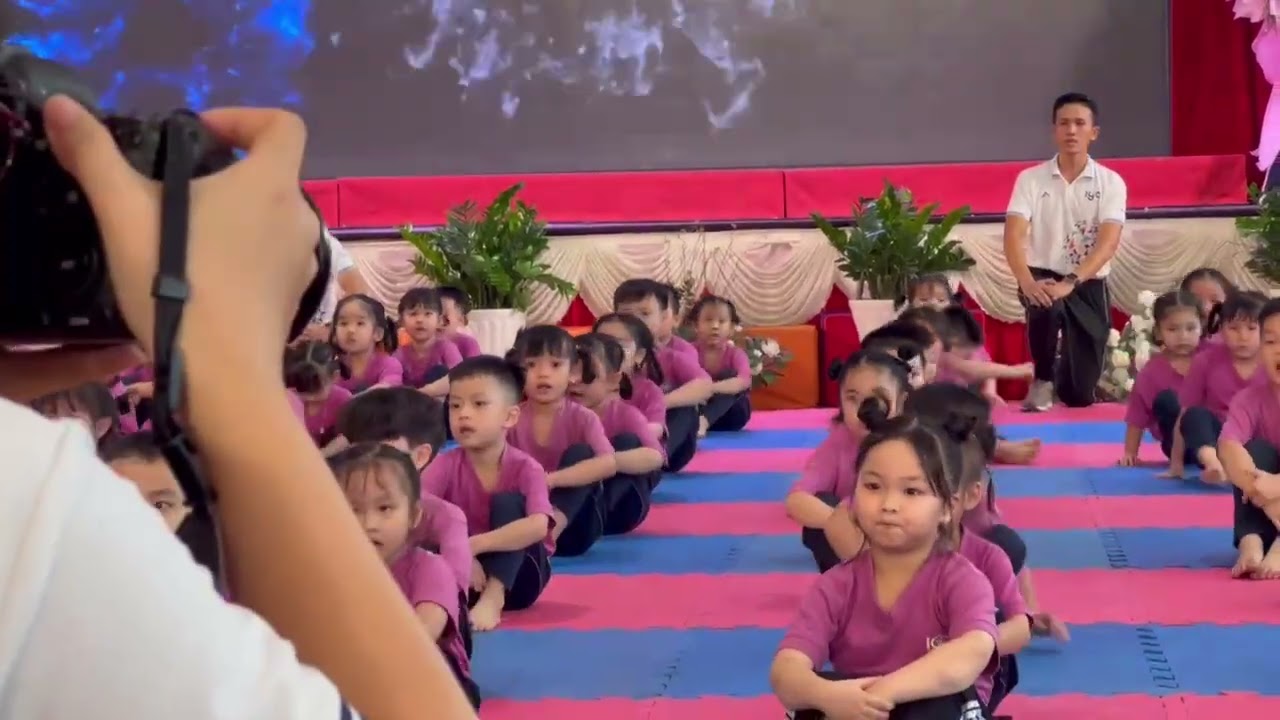 ngày 10 tháng 2, 2026