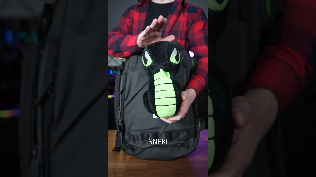 What&rsquo;s in your #Razer Rogue 16&rdquo; Backpack V3? #GRWM #getreadywithme #grwmbacktocampus #backpack