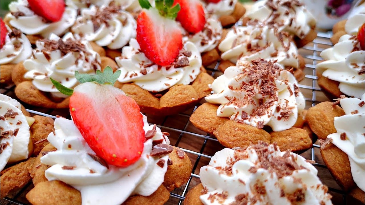 Caramel and fresh cream cups/biscuits. Perfect for that special occasion. Labarang ideas.