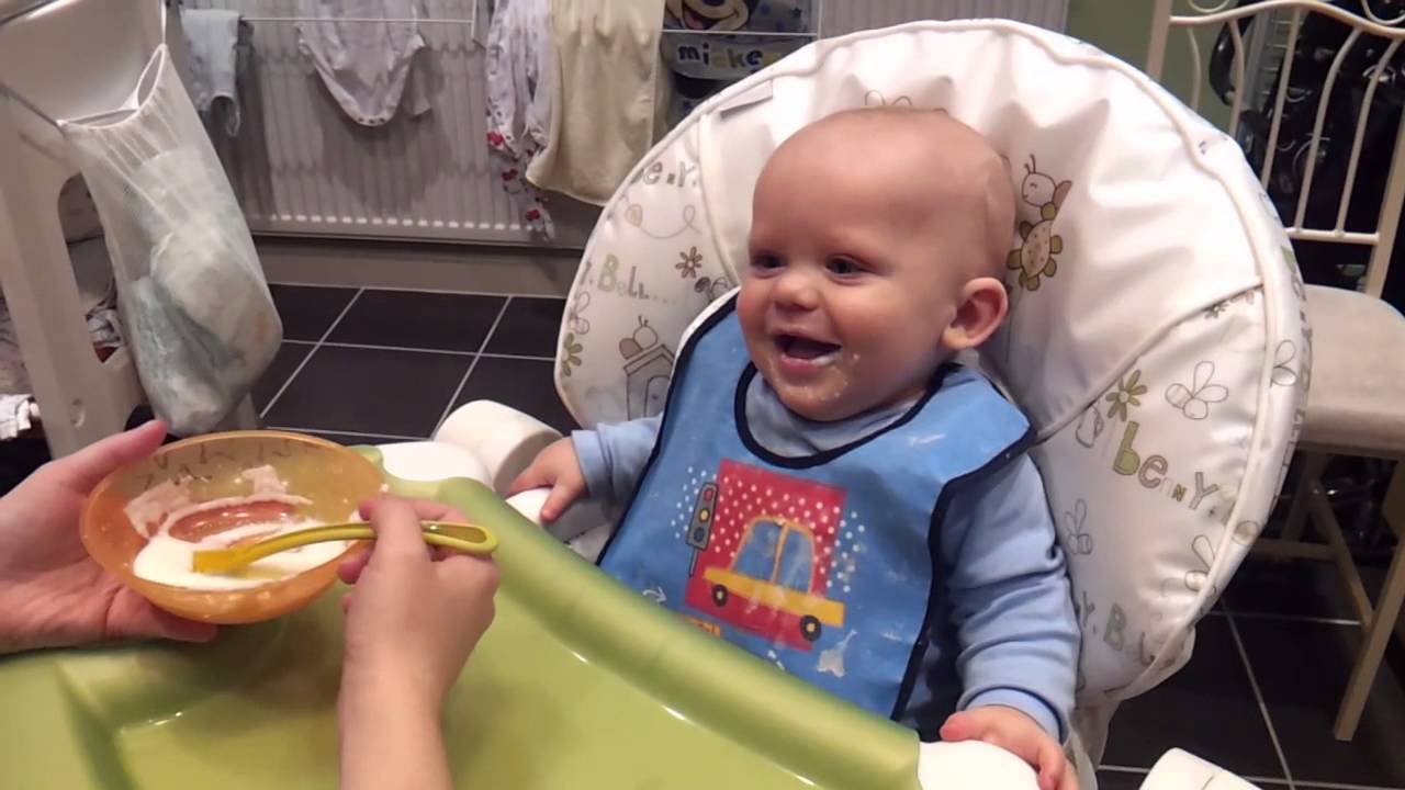 Śmieszne mamine kichanie (10 i p&oacute;ł m-ca) (mummy's funny sneezing)