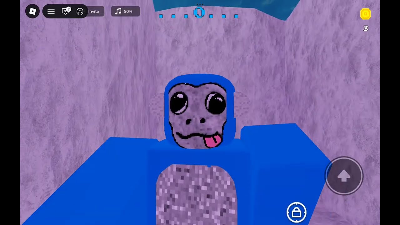 Babon sedang manjat pohon