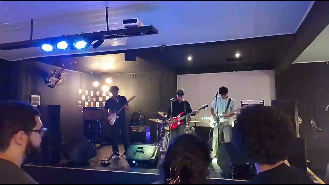 @TeoremaDeSi Tocando Lupe de Lupe-Enquanto Pensa no Futuro na Taberna Rock Pub(Campo Grande MS)