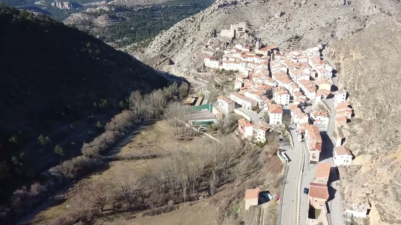 ALCALÁ DE LA SELVA (Teruel) A vista de DRONE (4K)