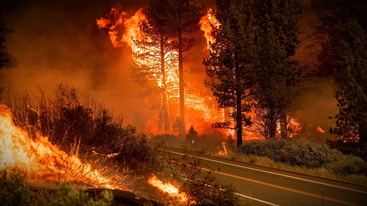 🔥 Oregon Declares Wildfire Emergency as Firefighter Dies | 95 Fires Burning & I-5 Forced to Close