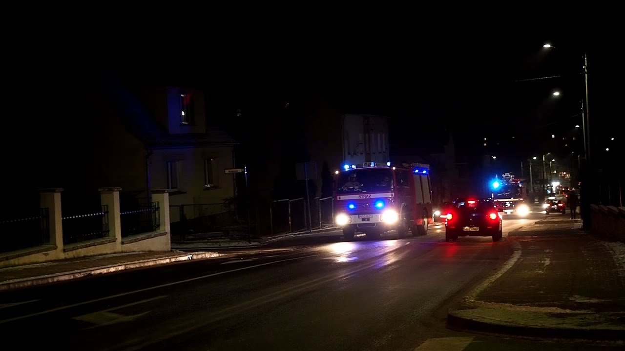 [TRĄBY] 4 zastępy straży pożarnej alarmowo do pożaru sadzy w kominie