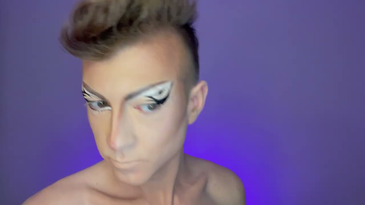 Drag Queen Saltina, Shaking It Up