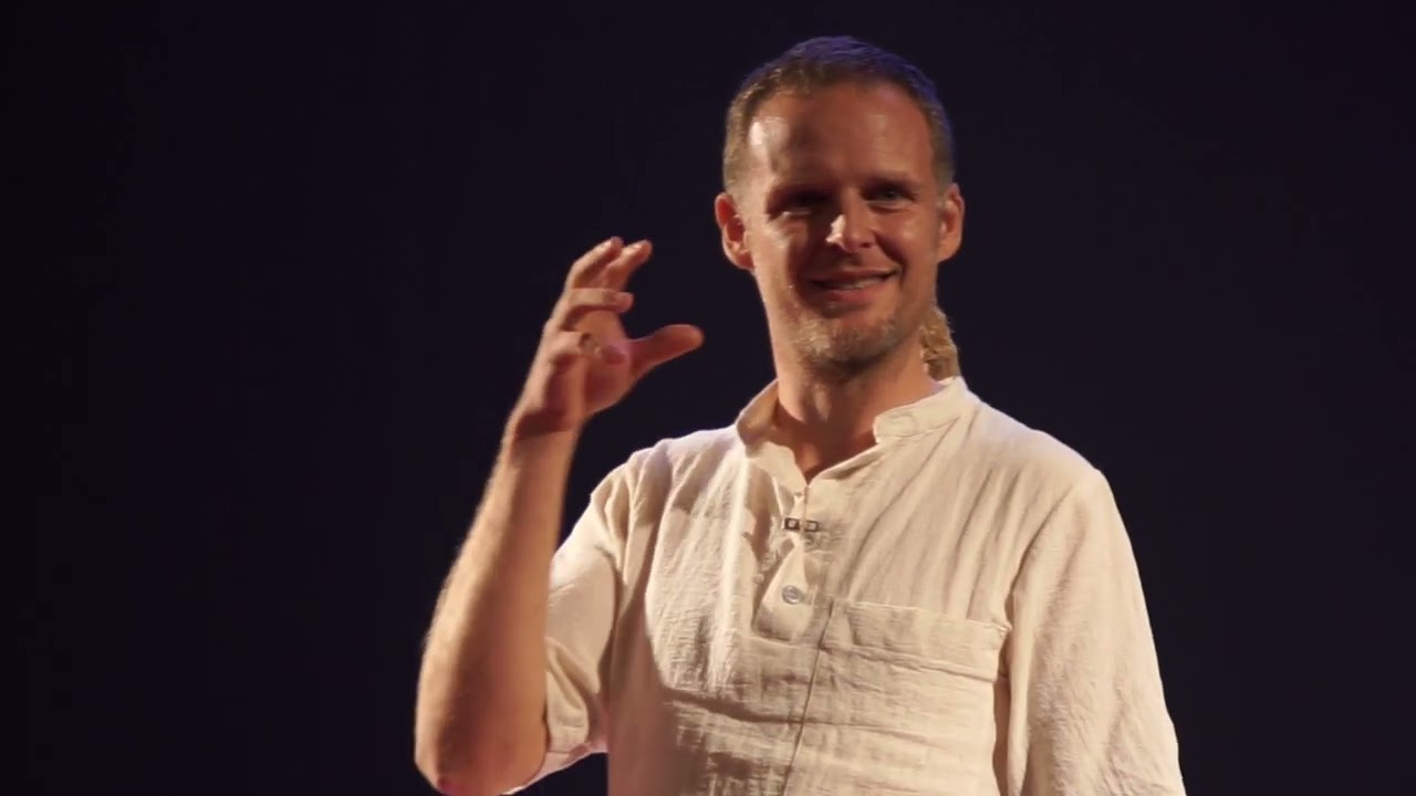 Hora satului - Adunarea la joc în secolul XXI | Bogdan Octav Racolța | TEDxSatuMare