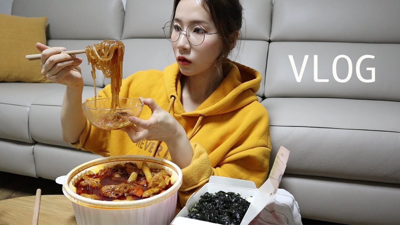 먹방Vlog) 처음 먹어보는 엽기닭볶음탕🔥 집에서 요리하고 먹는 일상🥘 (김치찜, 엽기닭볶음탕, 당면추가, 주먹밥, 햄치즈 크루아상, 찰떡아이스, 흰우유 아이스크림 콘)
