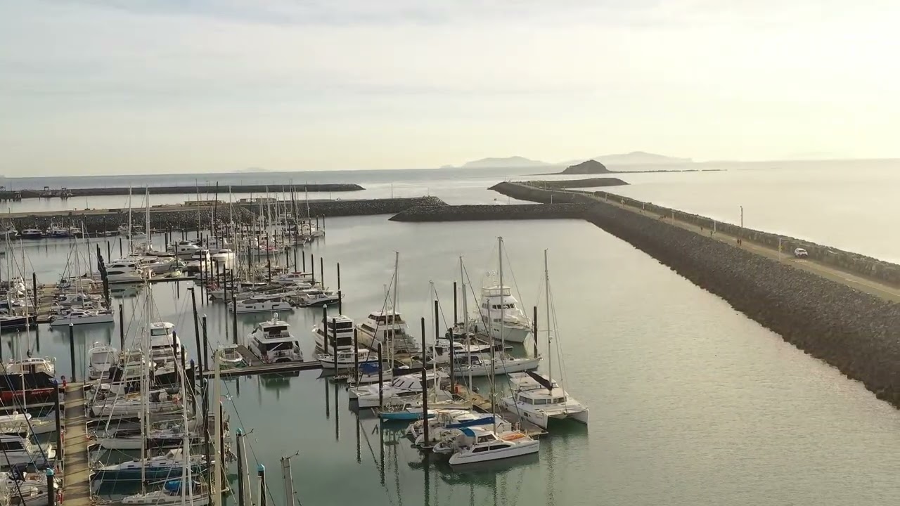 MACKAY MARINA  , SAILING THE CAPRICORN DANCER  ,