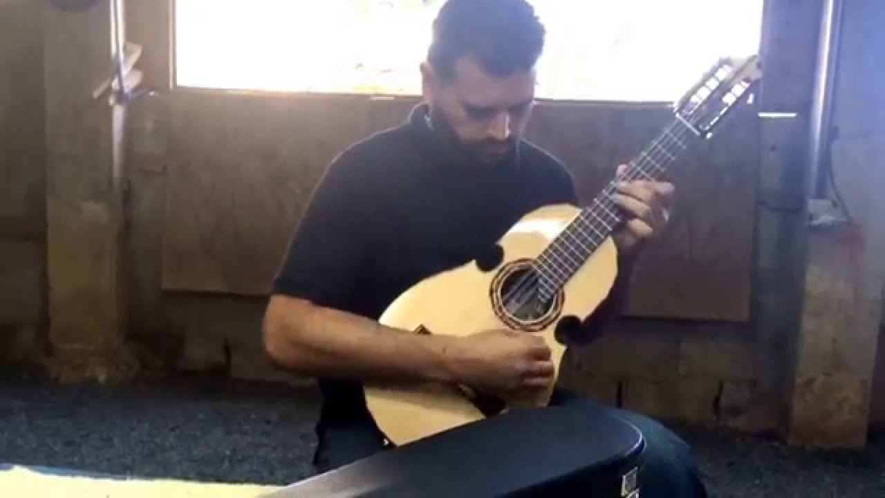 Hoy en casa de Jaime Alicea y Javier Alicea probando  mi cuatro