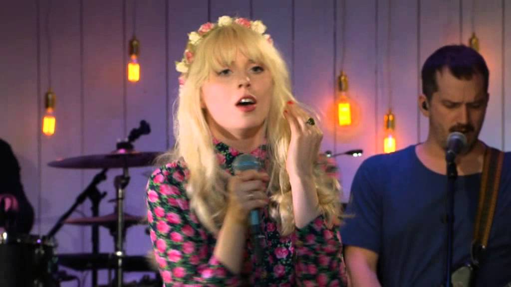 Amanda Jenssen rör Ola Salo till tårar med hans egen låt