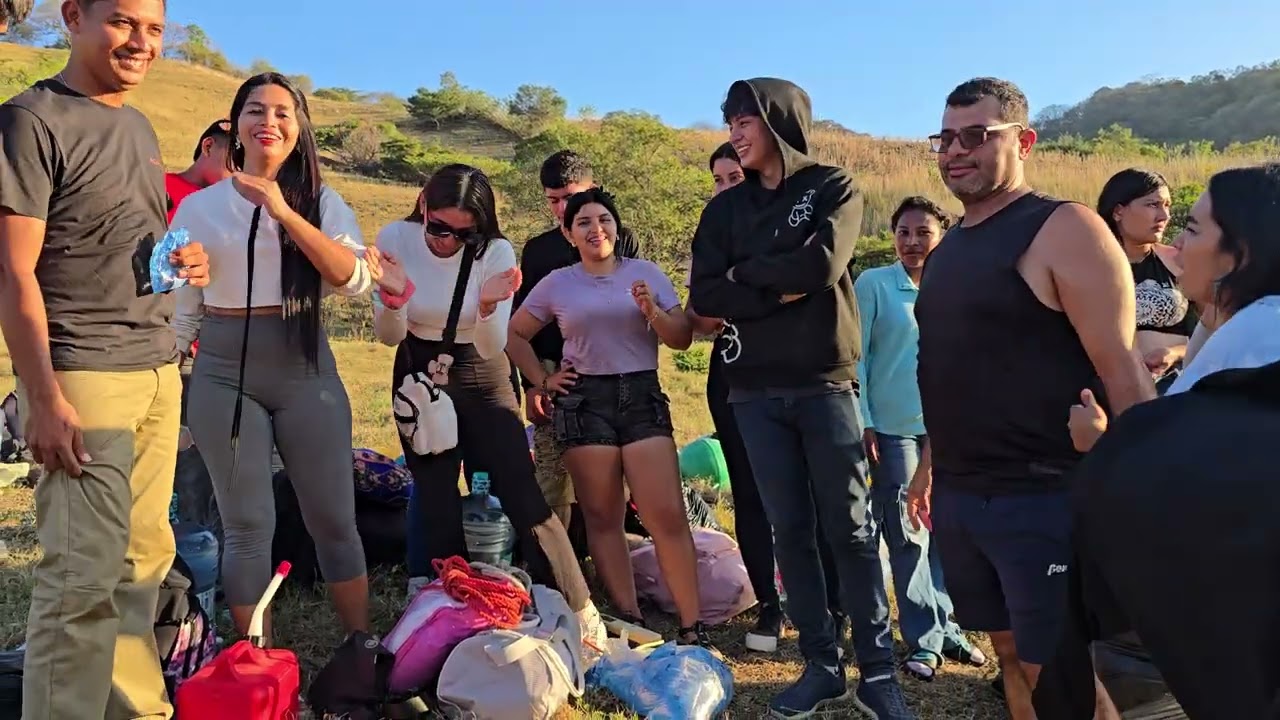 Le reniegan a Elmer por la falta de agua para bañarse.