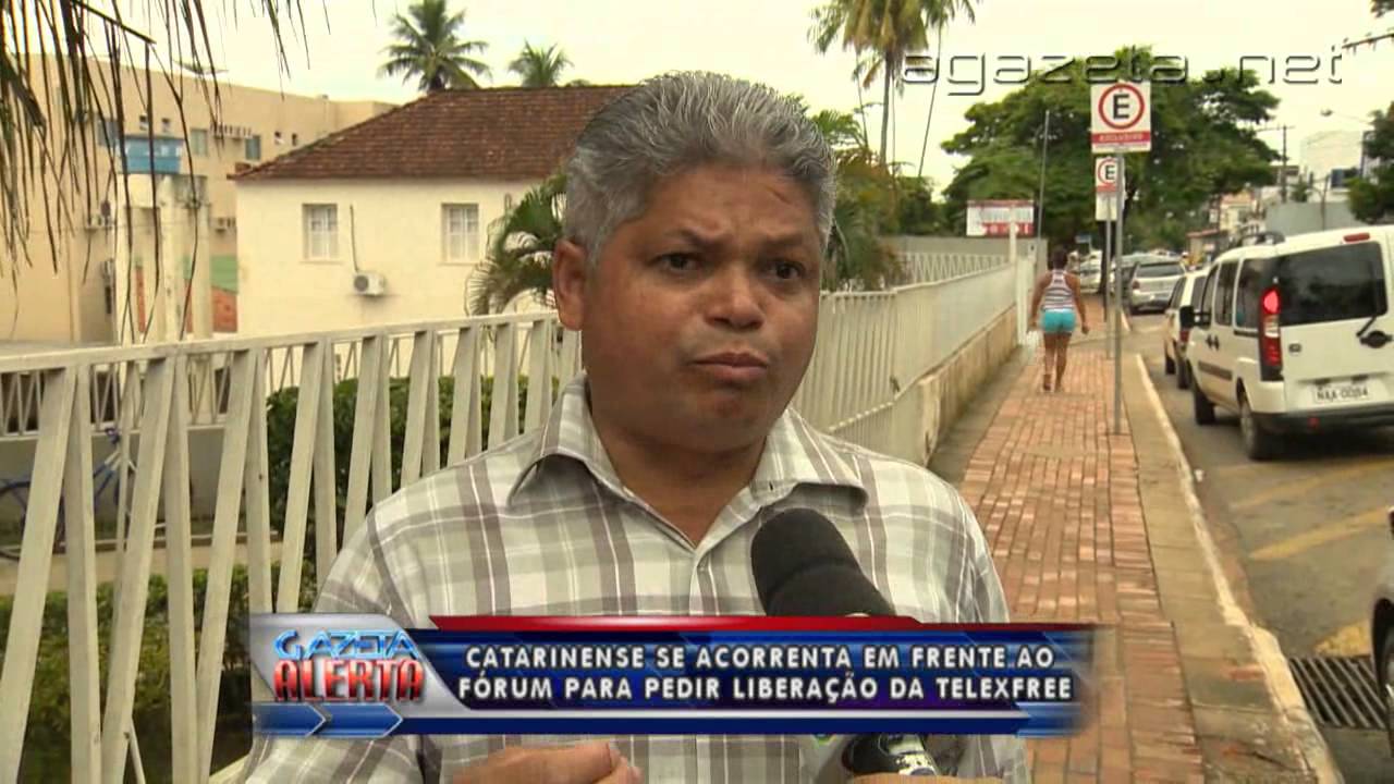 Catarinense se acorrenta em frente ao fórum para pedir liberação da Telexfree 15 01 2014