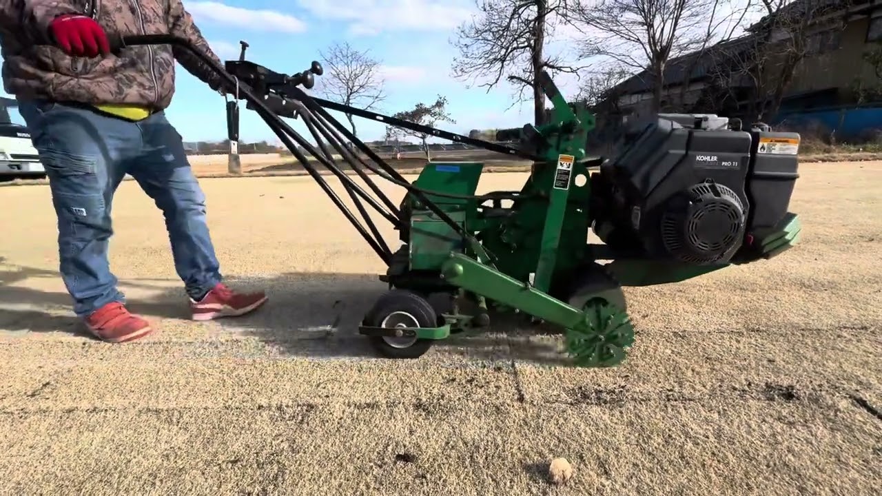 ライアン社製ソッドカッター　芝生出荷作業