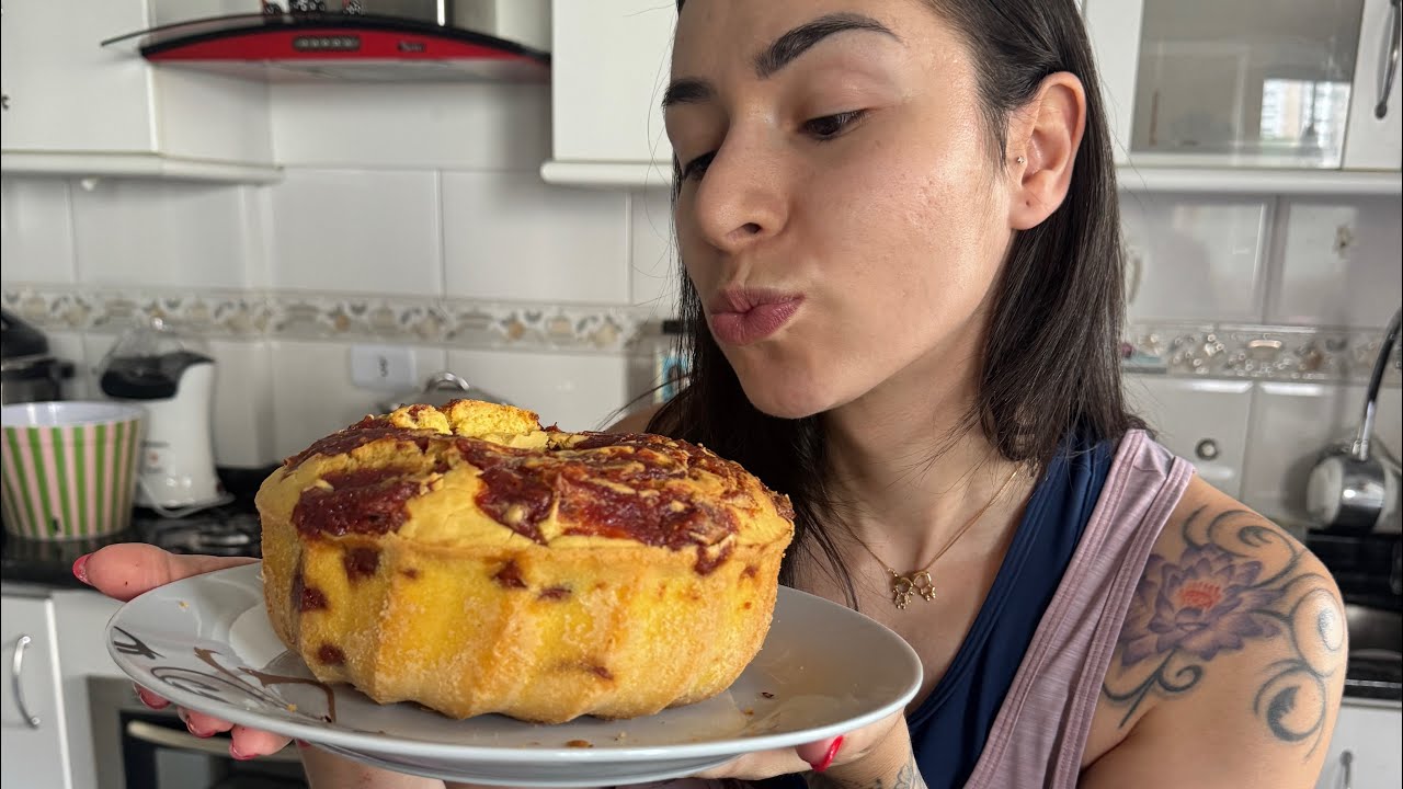 BOLO DE FUBÁ COM FARINHA DE ARROZ: Sem glúten, fofinho e com muita goiabada!