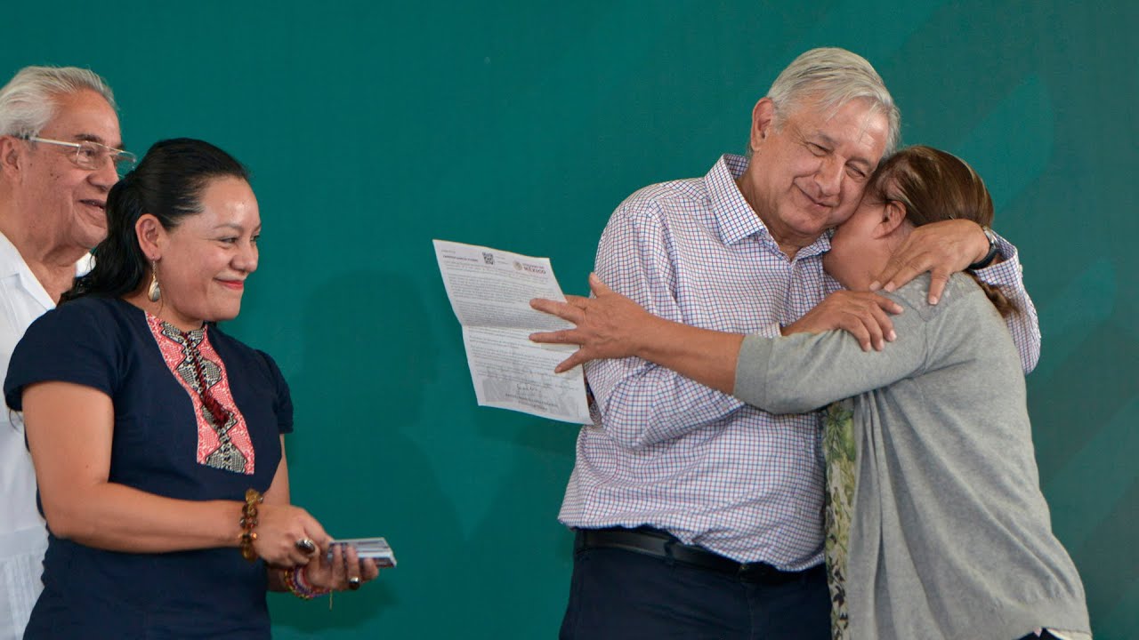 Presidente llama a elecciones limpias en Puebla; entrega 'Programas Integrales de Bienestar'