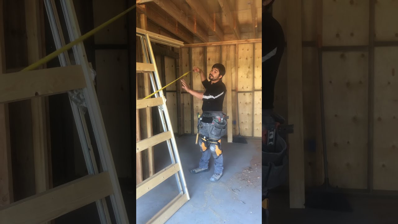 Cual es la apertura para la instalación de una packet door frame de 32” rough opening