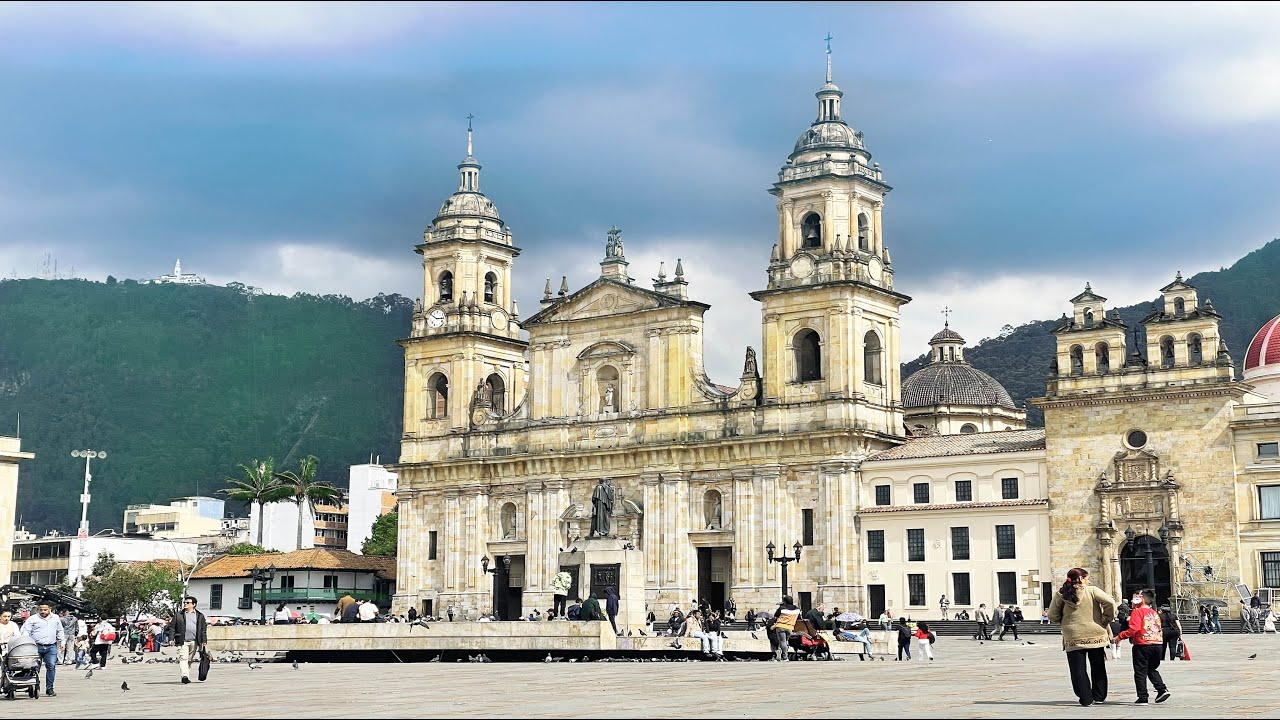 Bogotá, capitale de la Colombie, et le mont Monserrate.
