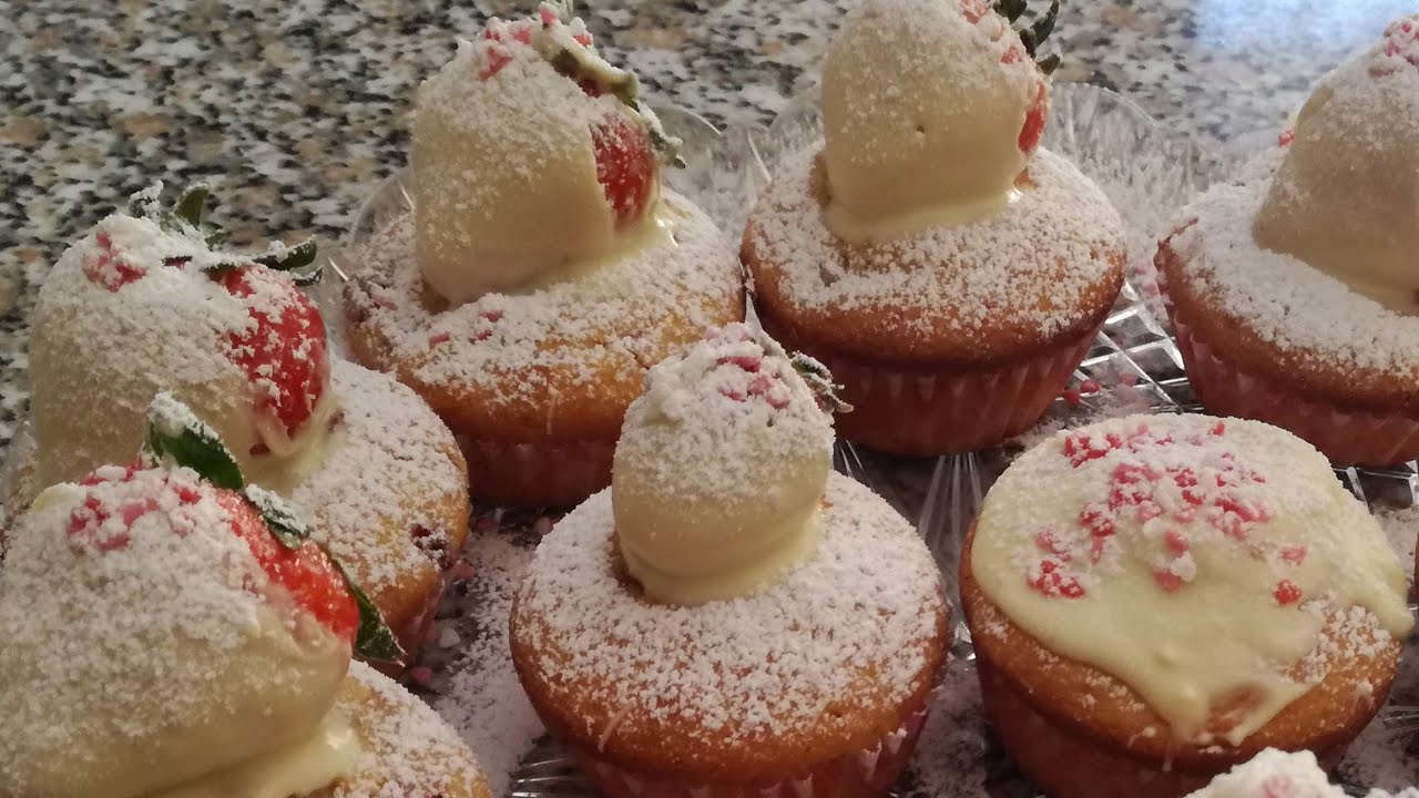 Muffin alle Fragole e cioccolato bianco #ricetteconfragole #FestadellaMamma2020 #AuguriatutteleMamme
