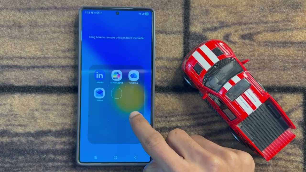 Как переместить значки приложений в/из папки на главном экране Samsung Galaxy S26 Ultra