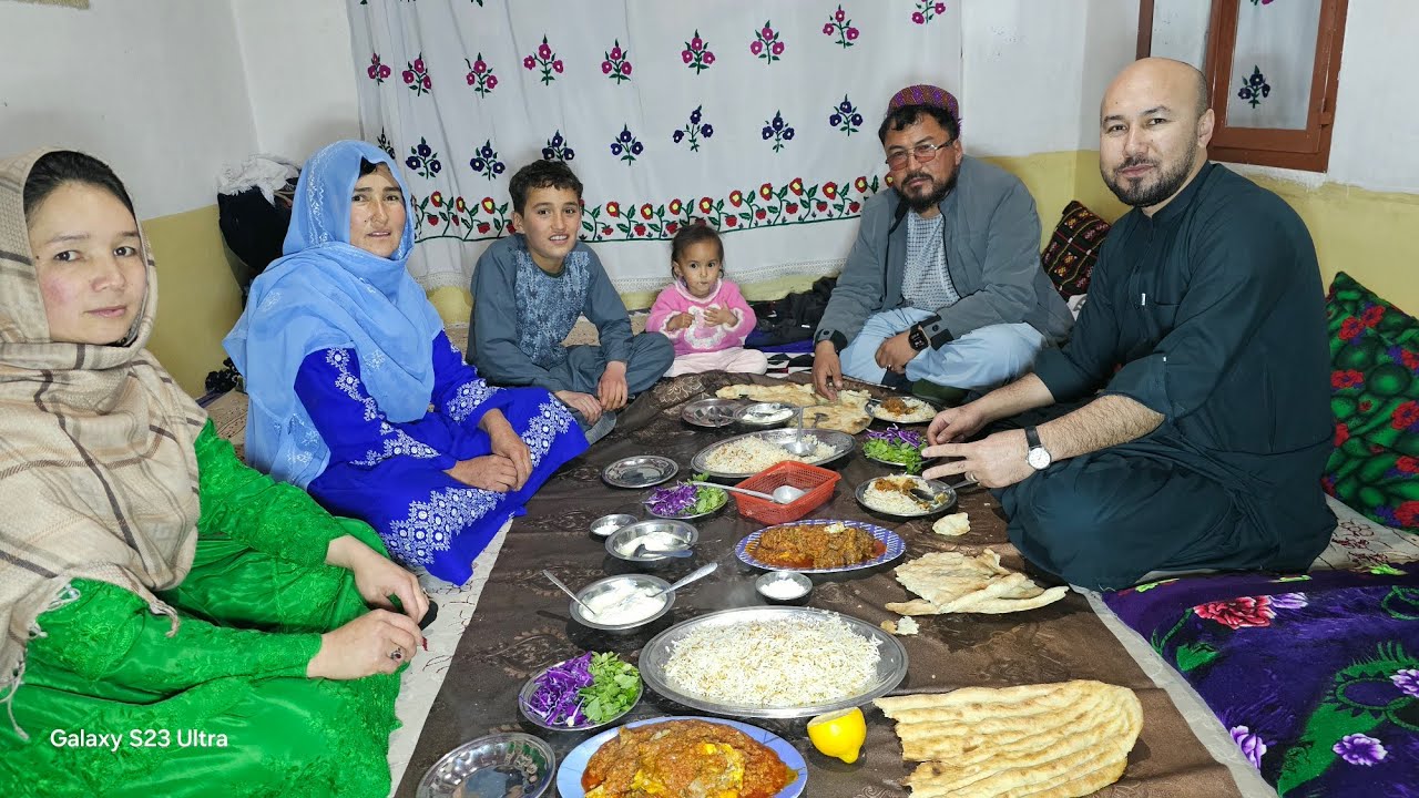 اینهمه خوشحالی از چه بابت و پذیرایی از عزیزان 🥰تشکر از آقای مظفری بیرار 