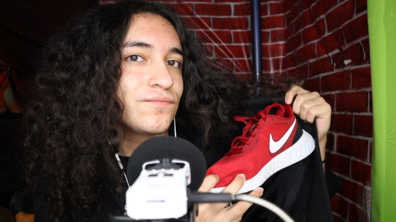 ASMR 1 MINUTE SHOE DEALER 👟👈