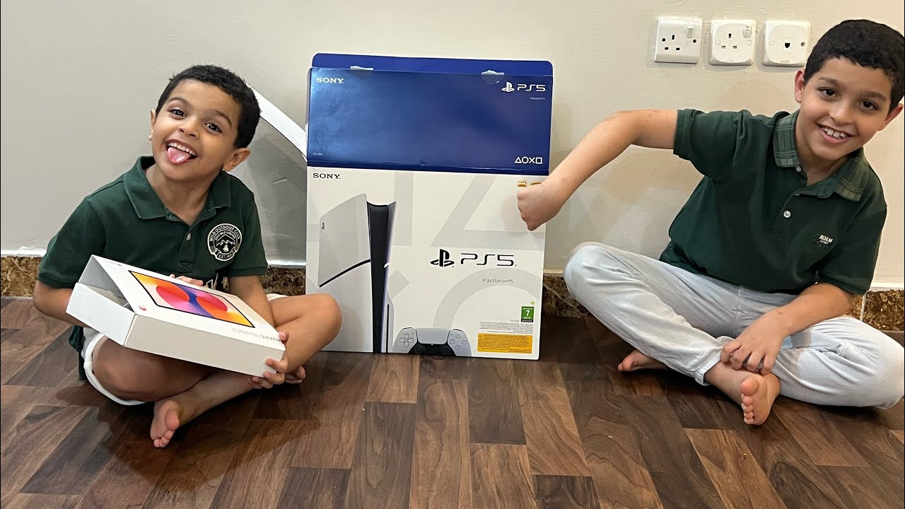 مفاجأة 🤗 اشتريت لهم بلايستيشن 5 وايباد 😍😂