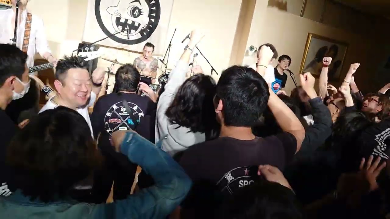 LAUGHIN' NOSE 『GET THE GLORY』