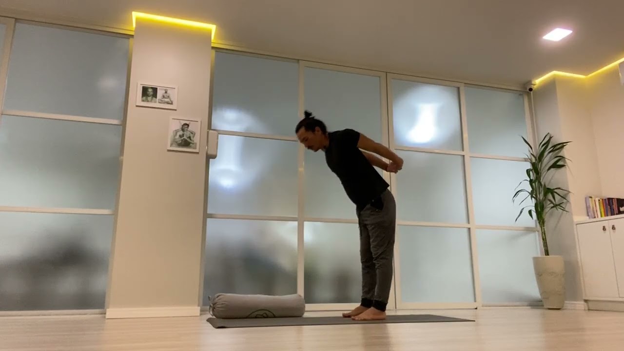 Aula de yoga para a saúde integral