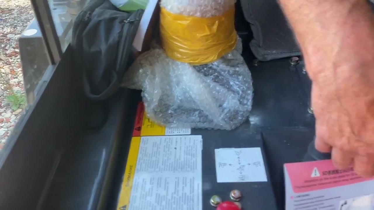 Кабина и органы управления бульдозера Shantui SD22S!