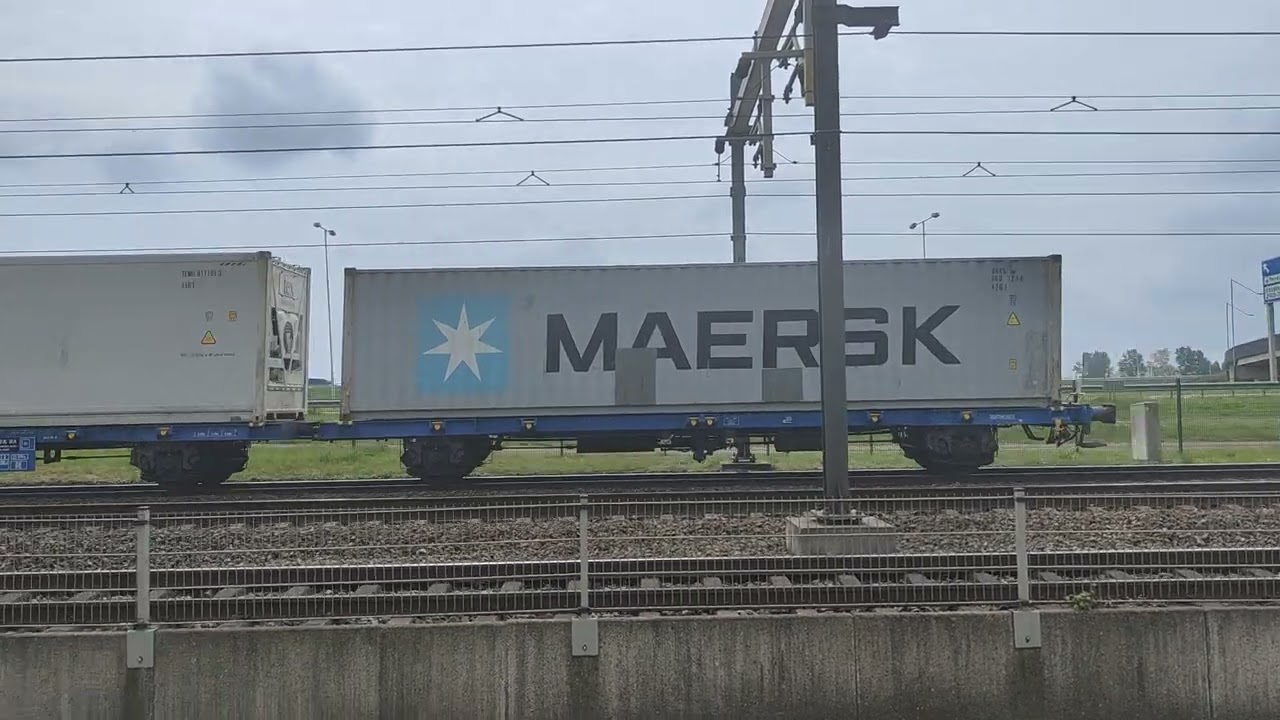 Treinspots 5/05/22 Rotterdam Pernis/güterzug im Rotterdam hafen/freighttrains in Rotterdam harbour.