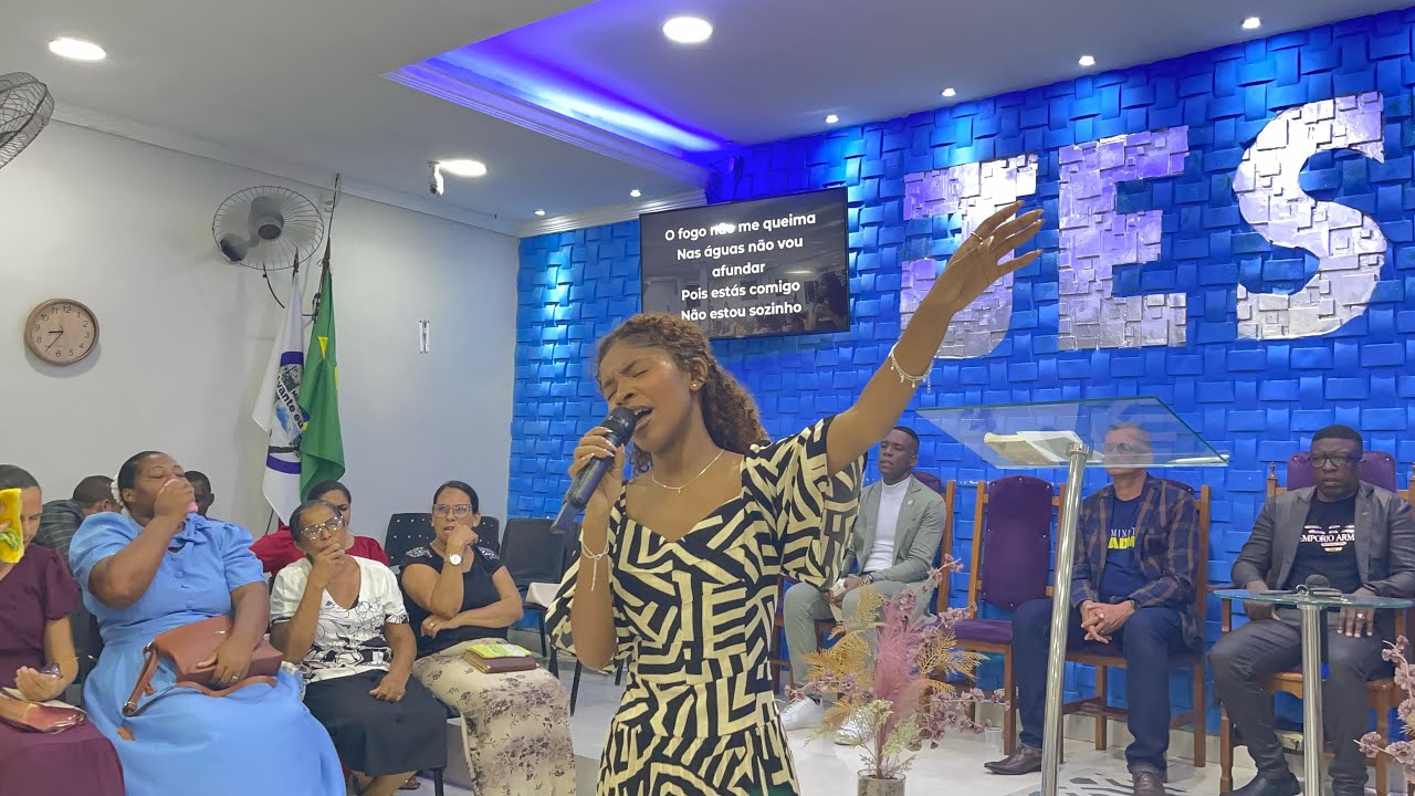 MYLLENA BARBOSA COM MUITA ENTREGA, MINISTROU COM AUTORIDADE A CANÇÃO JEOVÁ JIRER - Aline Barros 