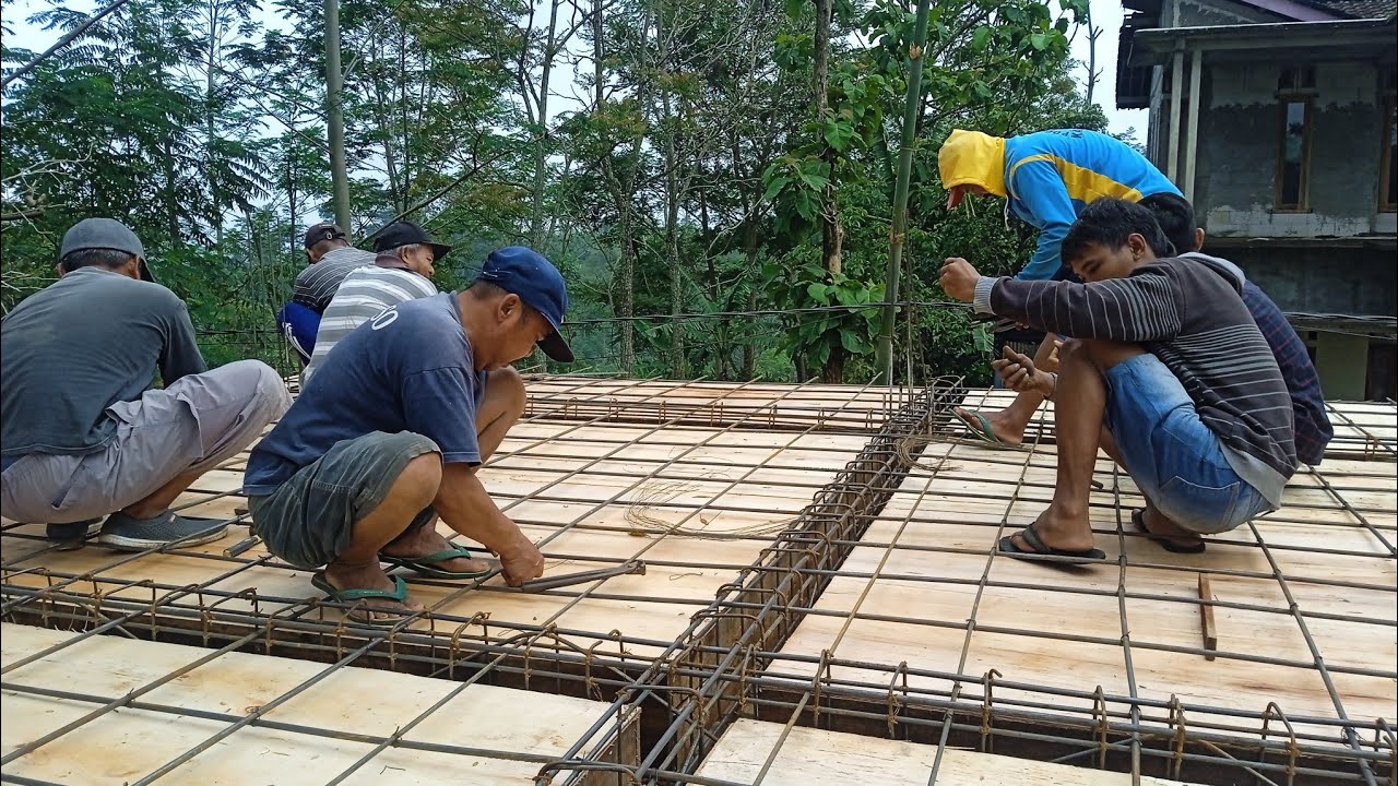 Aktivitas Warga Suku Jawa di  Desa Pegunungan Guyup Rukun Gotong Royong