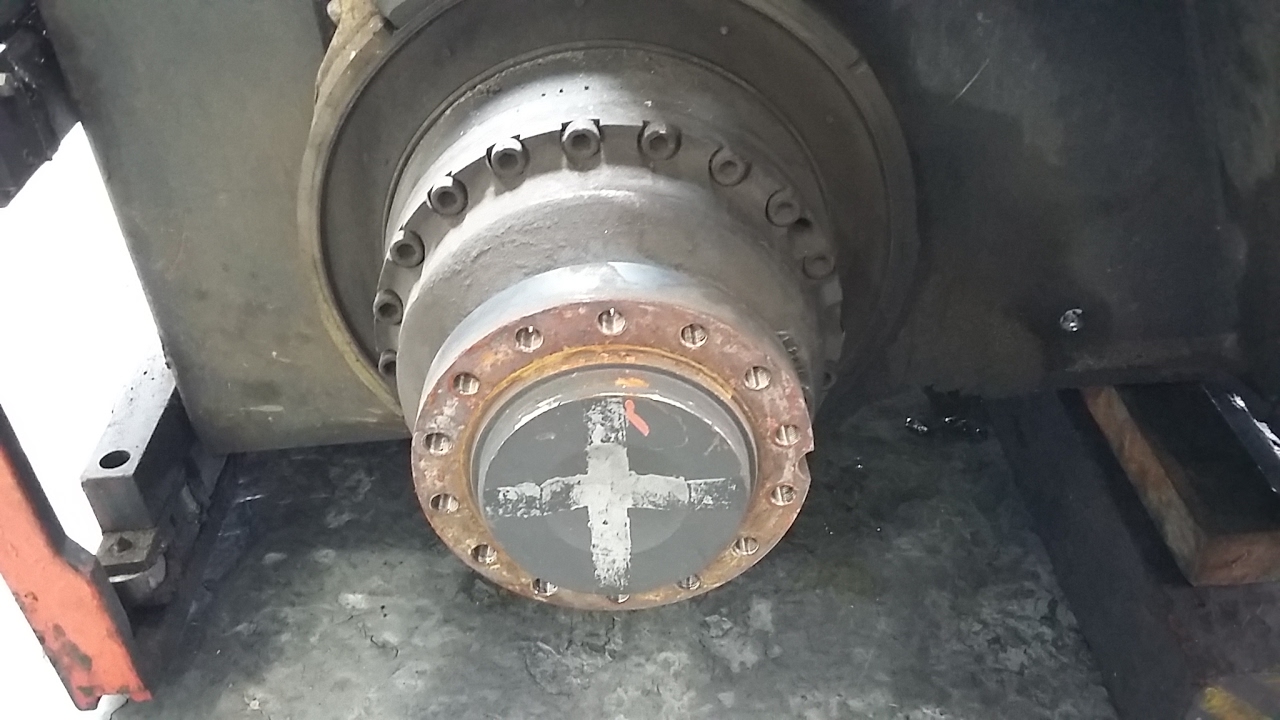 EMPILHADEIRA LINDE H30T - RETIRADA DO MOTOR HIDRÁULICO DE TRAÇÃO (PARTE 1/2)