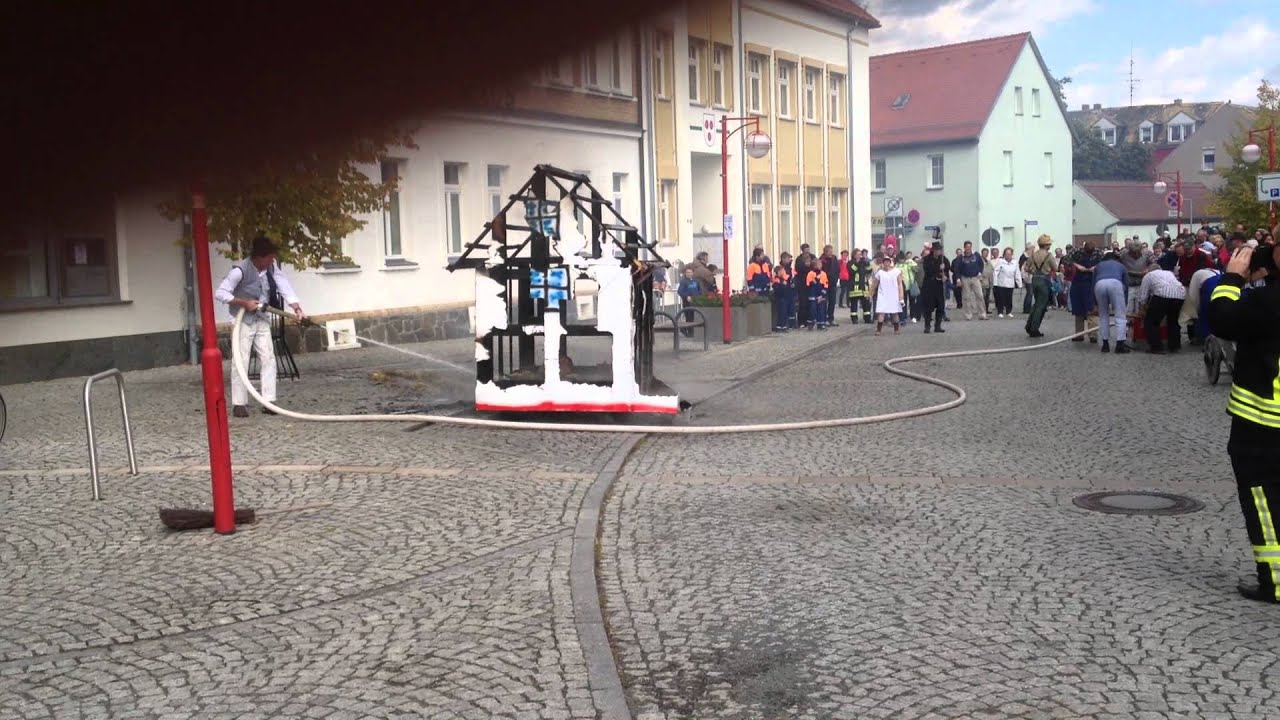 Alte Übung der Freiwilligen Feuerwehr Polenz anlässlich der 145 Jahre Brandiser Feuerwehr