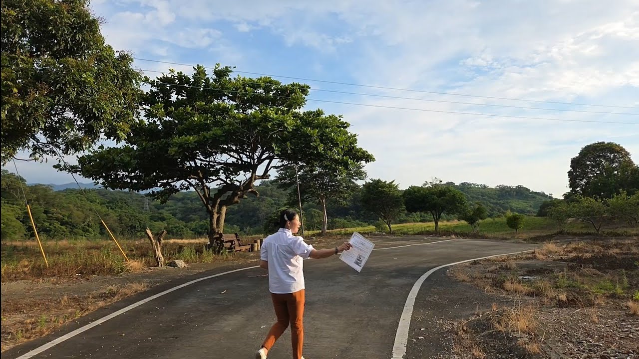 每坪1.1萬買苗栗新竹峨眉湖環湖步道旁四面環山無敵景觀農地29042坪含丙建386坪有私人景觀湖畔多超大平台可規劃觀光主題渡假集村莊園宗教廟宇企業總部休閒馬術0977188512 傅晏棠房地產