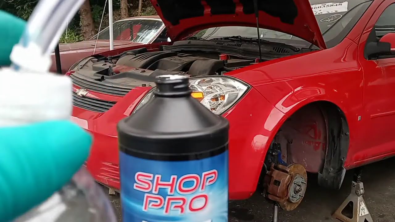 У одного человека тормоза кровоточат на Chevrolet Cobalt LT 2009 года выпуска