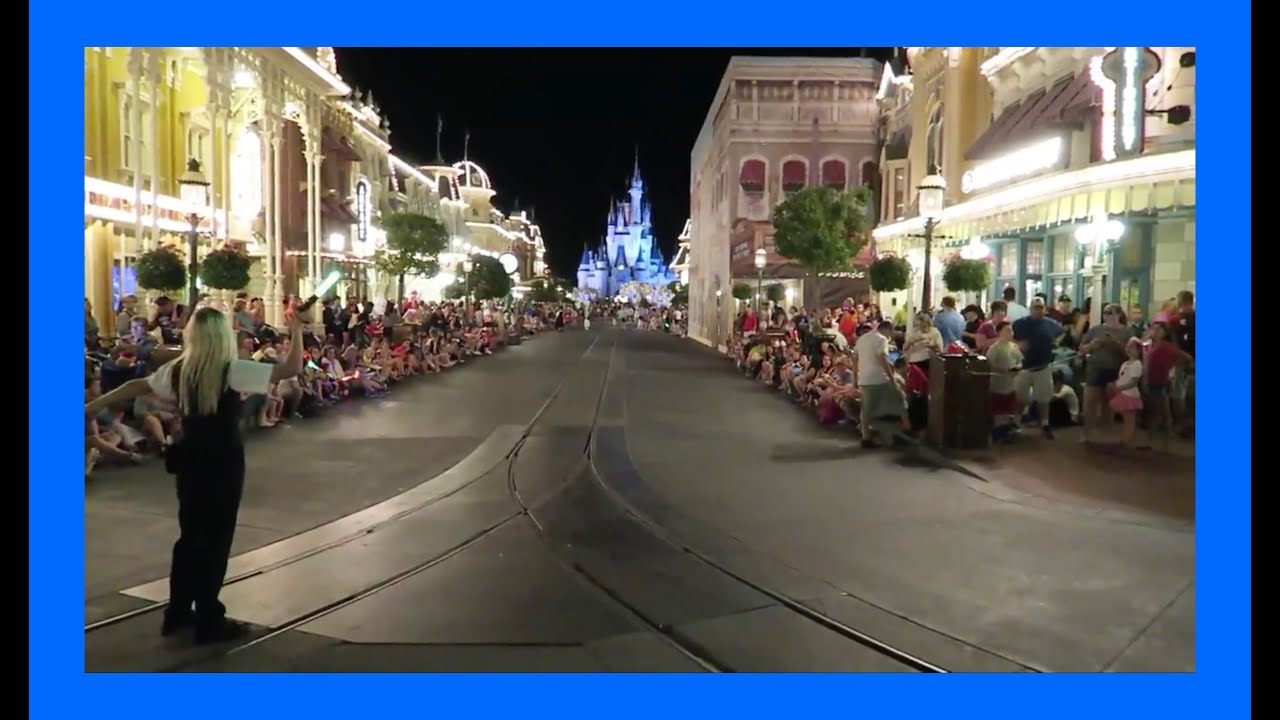 See How Disney Magically Clears Main Street! Behind The Scenes
