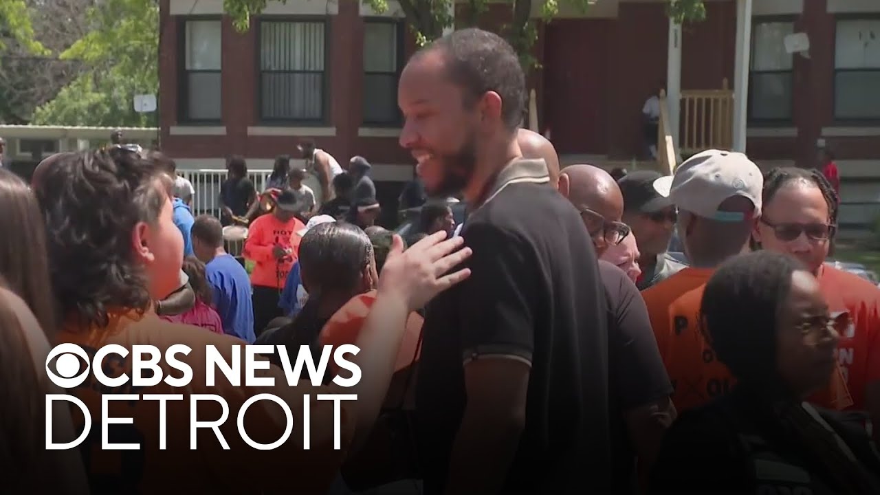Detroit police, residents walk together in effort to curb gun violence