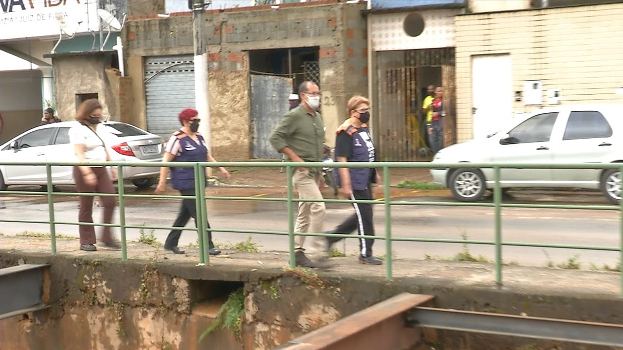 Prefeita e secretariado foram às ruas para vistoriar locais atingidos pelas chuvas em JF