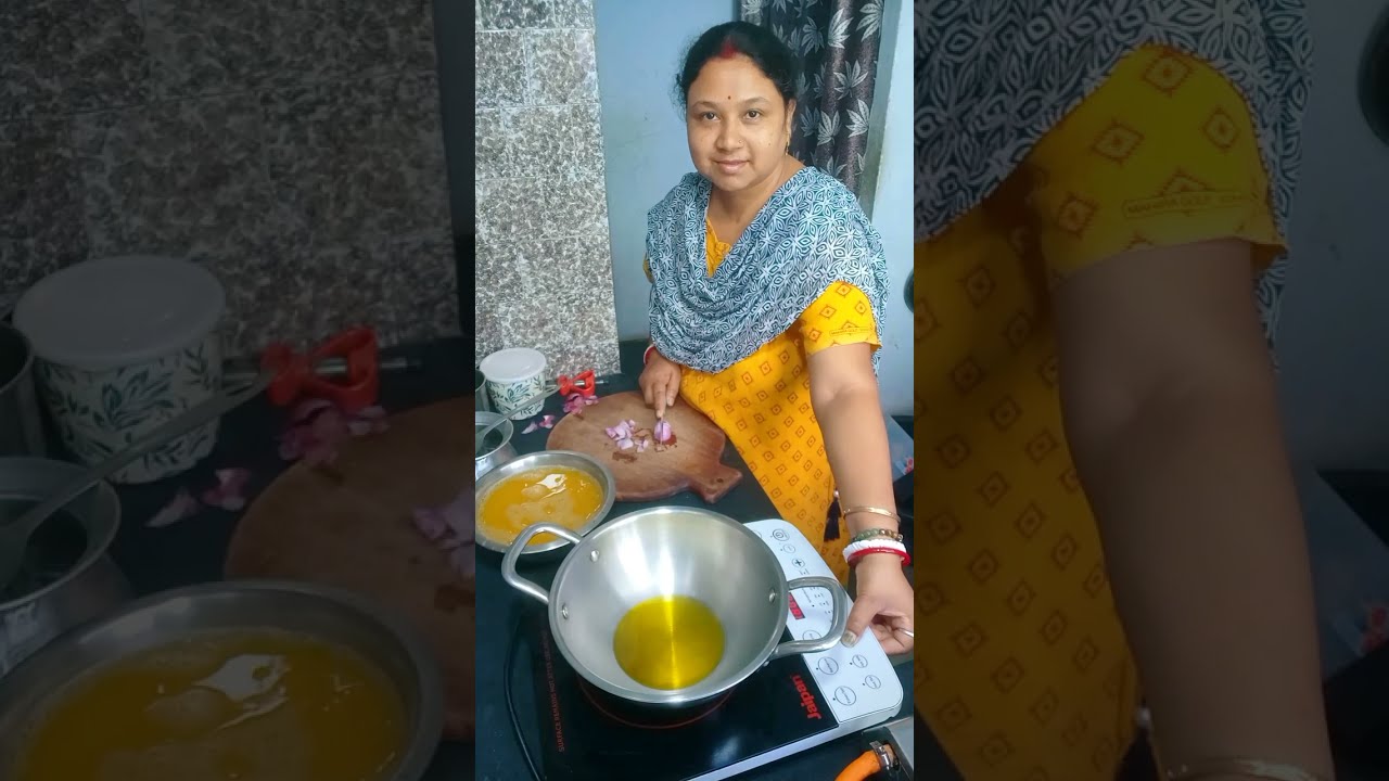 সকালের তাড়াহুড়ো মধ্যে বানালাম পাতলা করে মসুর ডালের সঙ্গে ঝুরি আলু ভাজা |