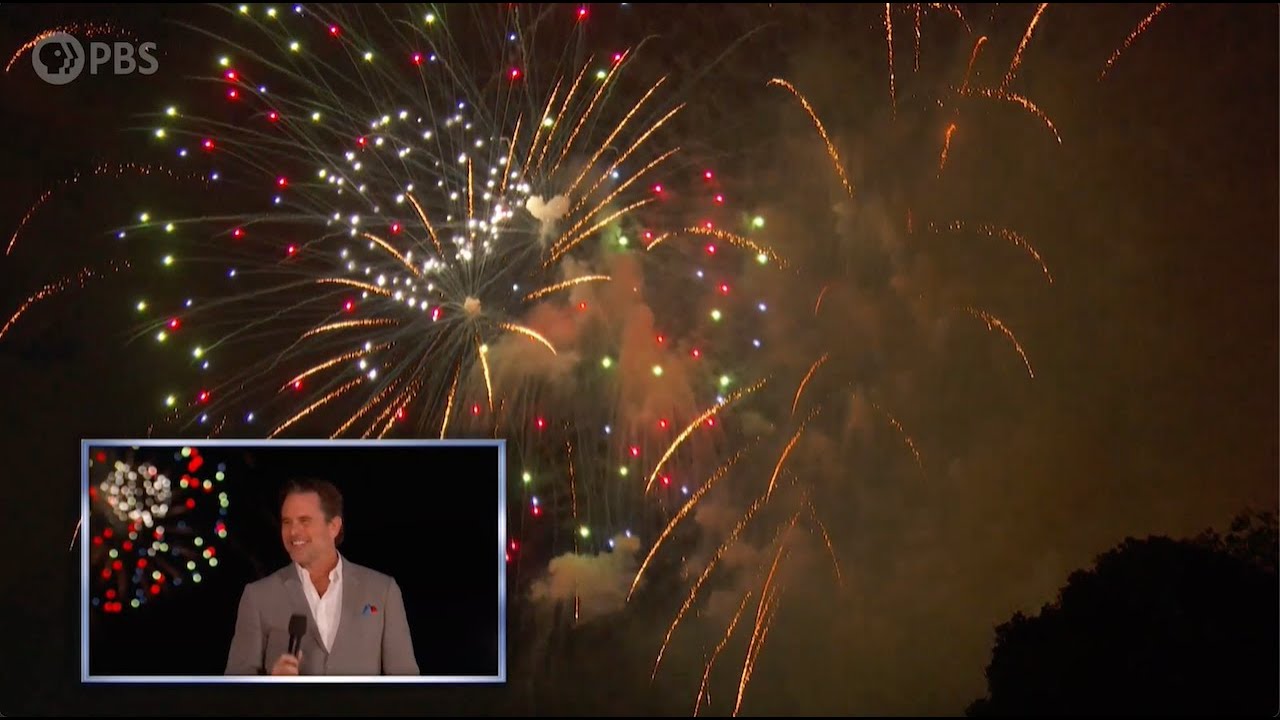 Charles Esten Performs 