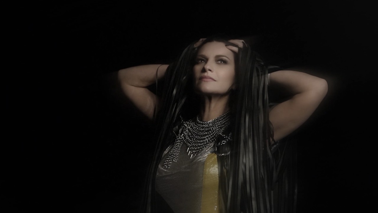 Laura Pausini - PAUSA con Mikel Izal (Official Visual Video)