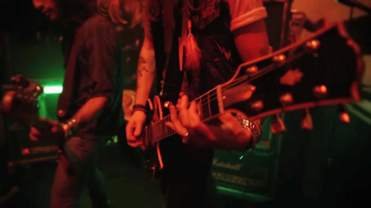 DIEMONDS - LIVIN' TONIGHT
