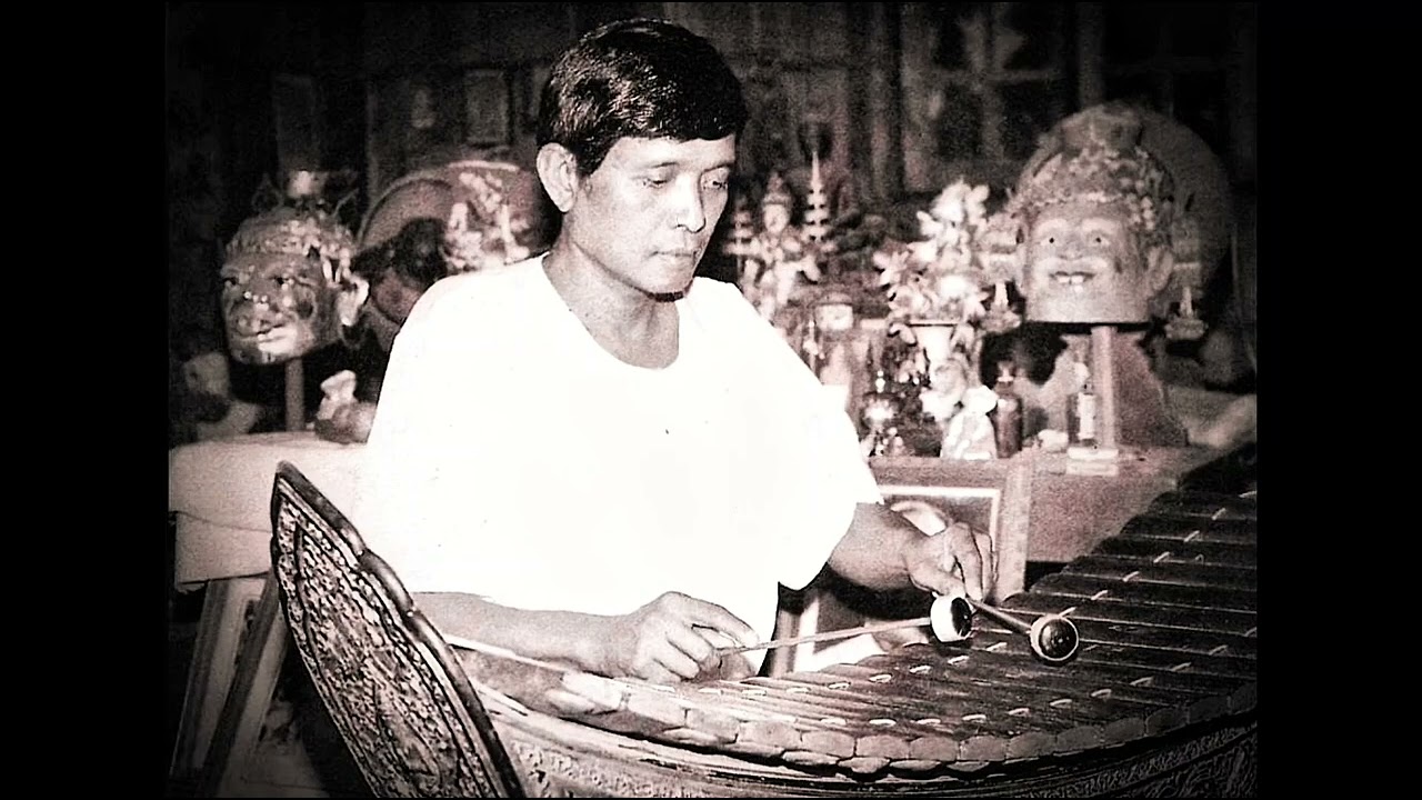 เพลงจีนตอกไม้(ต้นฉบับ) ครูสุพจน์  โตสง่า เป็นผู้ประพันธ์เพลงและบรรเลงระนาดเอก