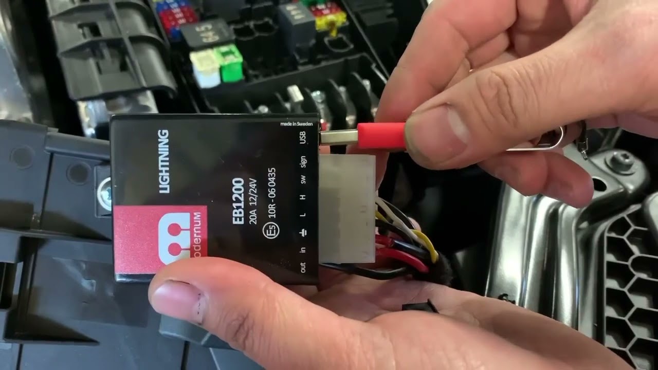 Digital Lightning 1200 på en Skoda Superb iV, montering av ledramp utförd av Bilmetro i Sandviken