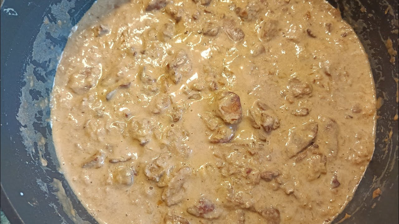 Бюджетно и быстро. Куриная печень в сливочно-луковом соусе.