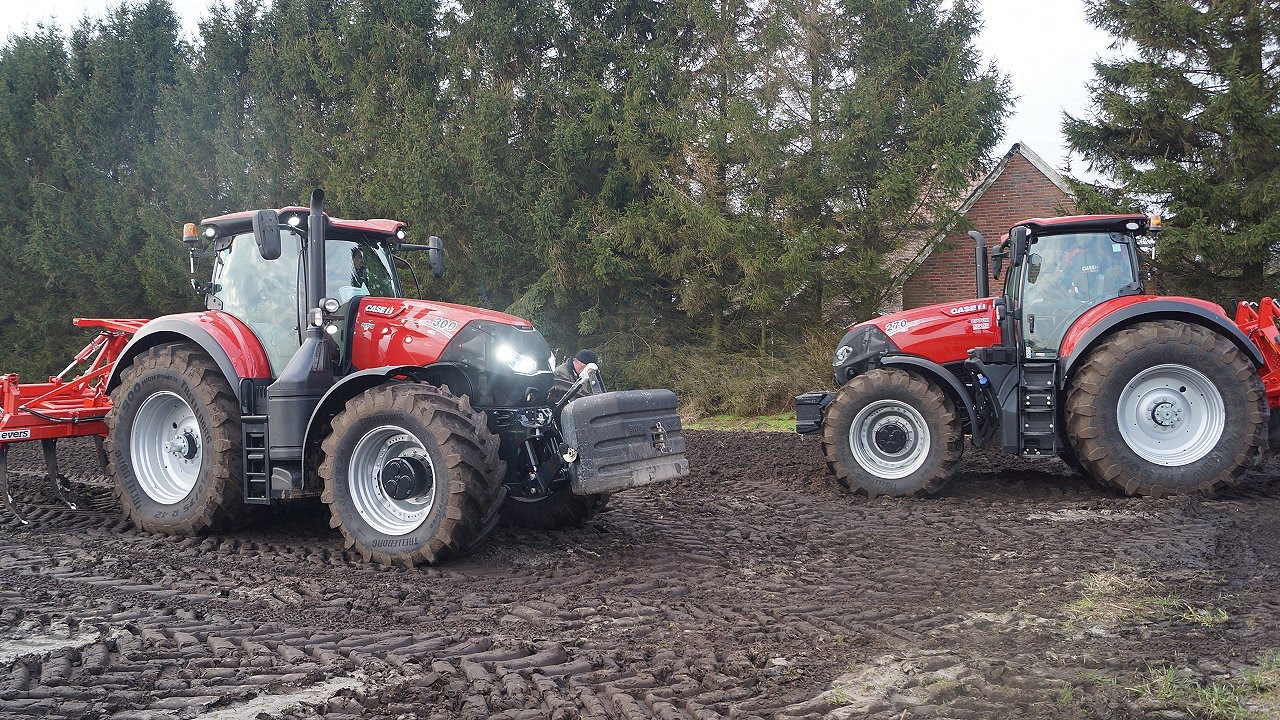 New Case-IH Optum 300 en 270 CVX working in the field with Evers Agro Trekkerweb